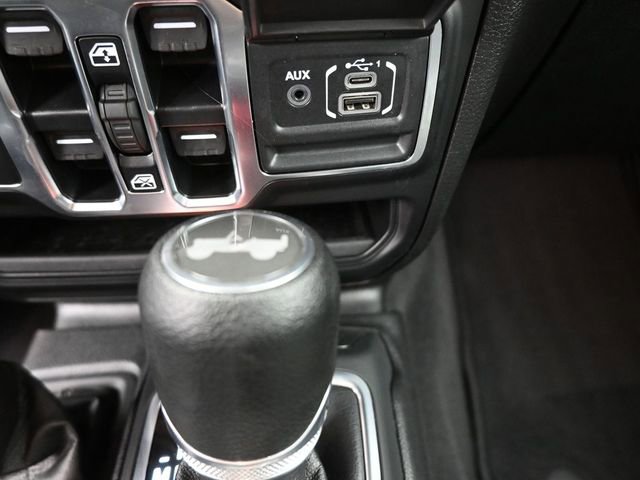 Used 2025 Jeep Wrangler Sport S image 9