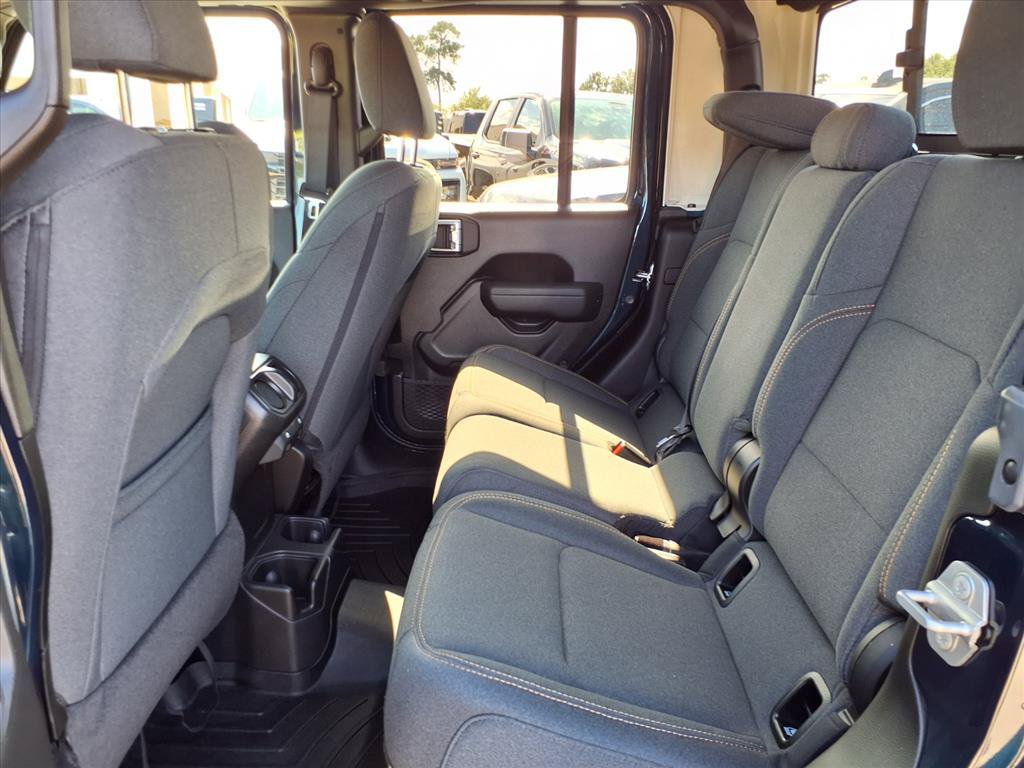 Used 2025 Jeep Gladiator Sport AWD/4WD image 12