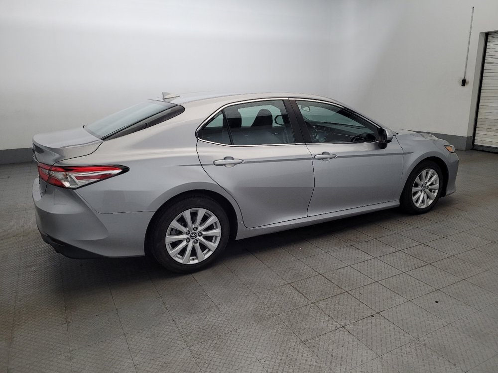 Used 2019 Toyota Camry LE image 10