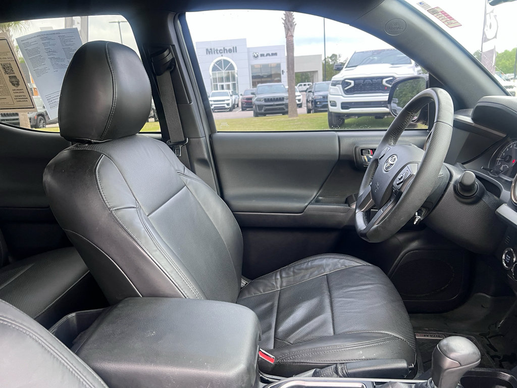 Used 2021 Toyota Tacoma TRD Sport w/ Technology Package image 15