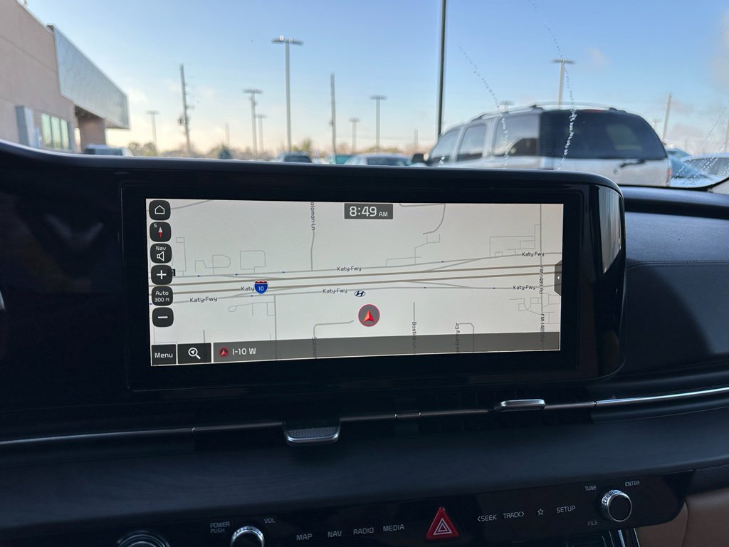 Used 2022 Kia Carnival EX image 18