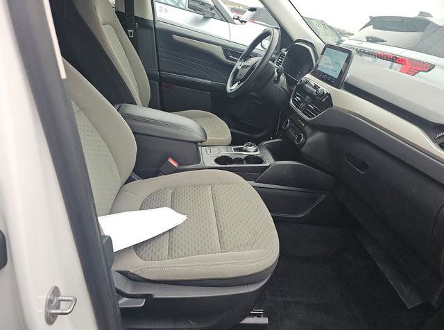 Used 2022 Ford Escape SE w/ SE Sport Appearance Package image 8