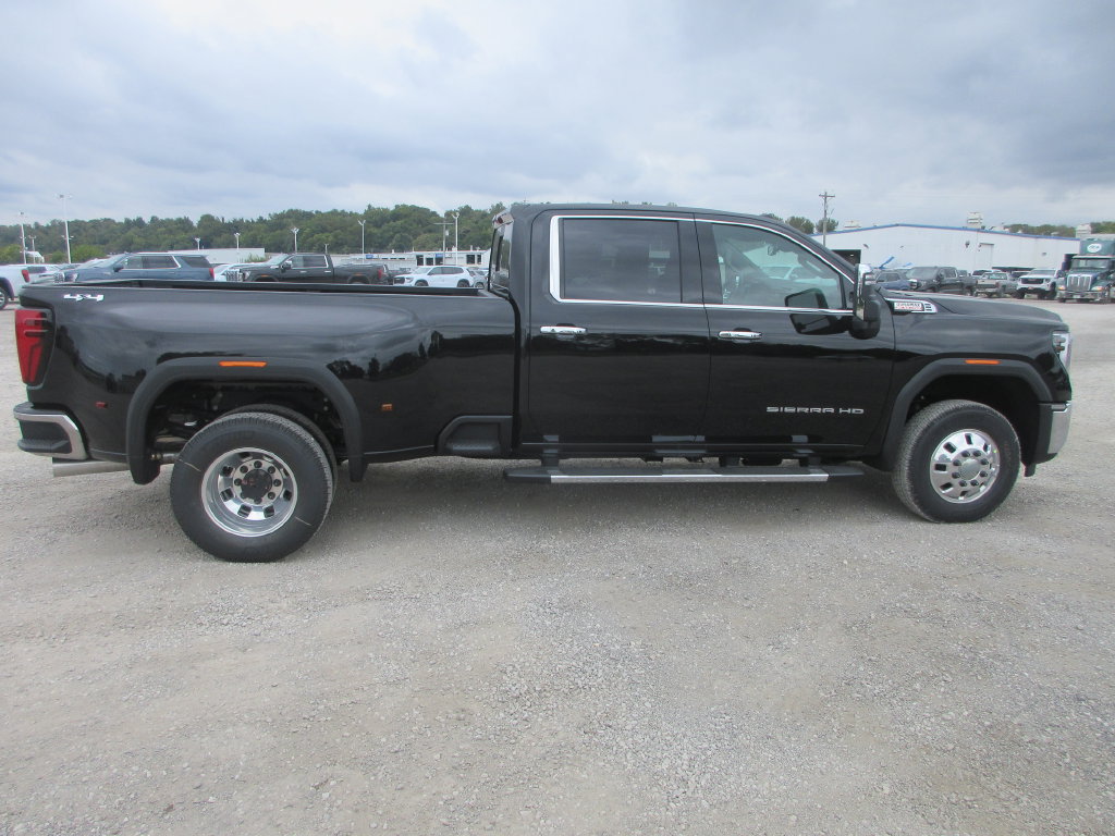 New 2026 GMC Sierra 3500 SLT w/ SLT Premium Package AWD/4WD image 3