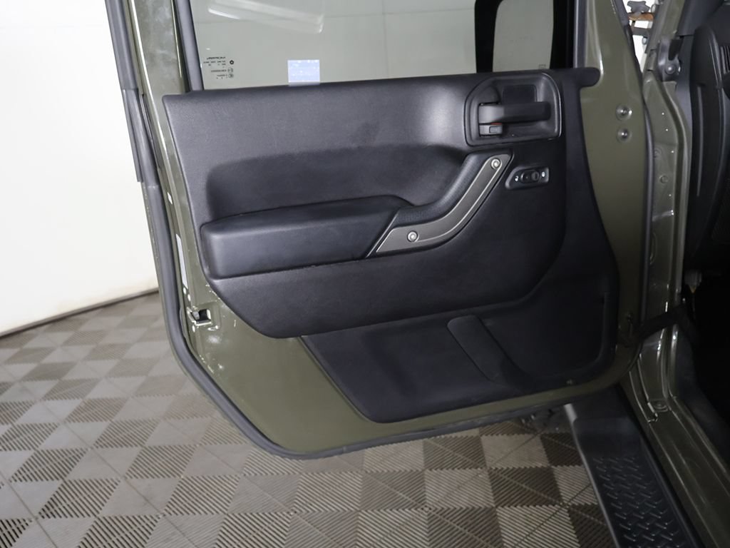 Used 2015 Jeep Wrangler Unlimited Sport w/ Quick Order Package 24S AWD/4WD image 17