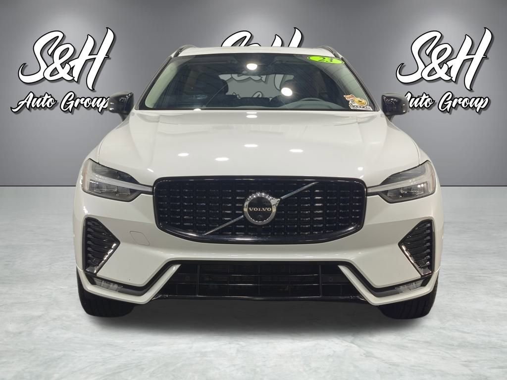 Used 2023 Volvo XC60 B5 Plus image 13