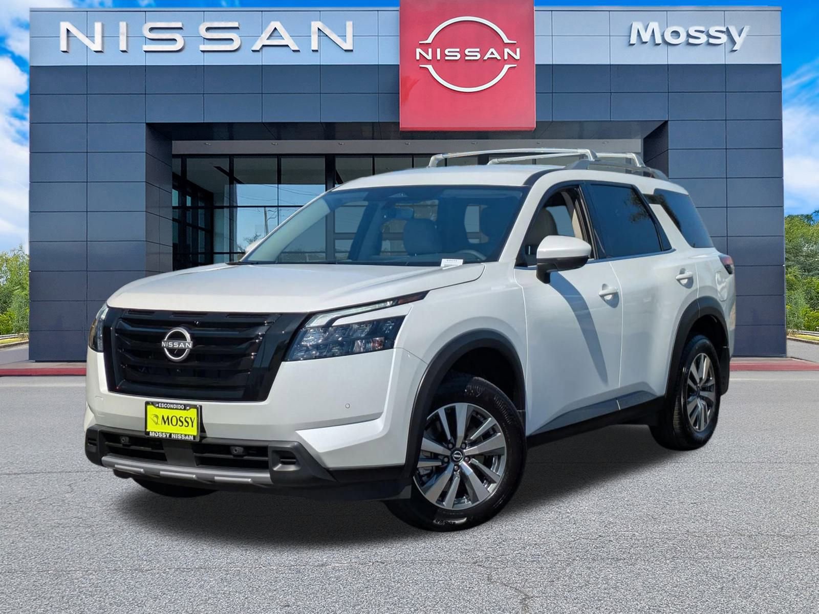 New 2025 Nissan Pathfinder SL w/ Black Appearance Package