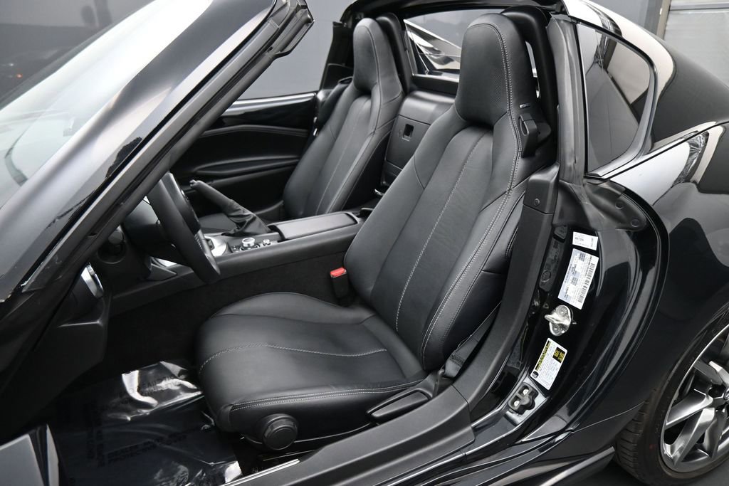 Used 2021 MAZDA MX-5 Miata RF Grand Touring w/ Appearance Package RWD image 18