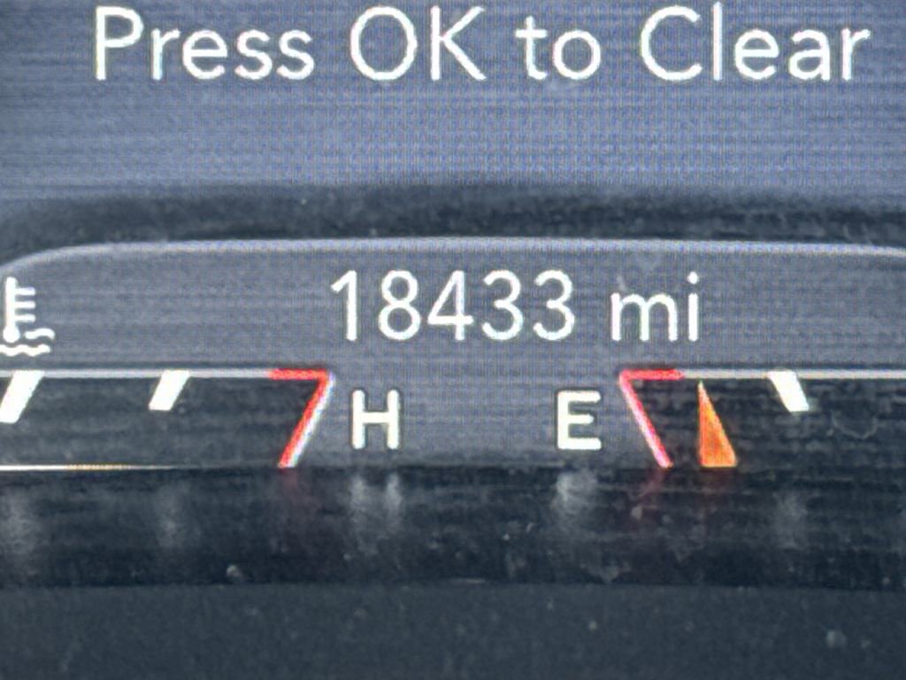 Used 2023 Jeep Cherokee Altitude Lux image 27