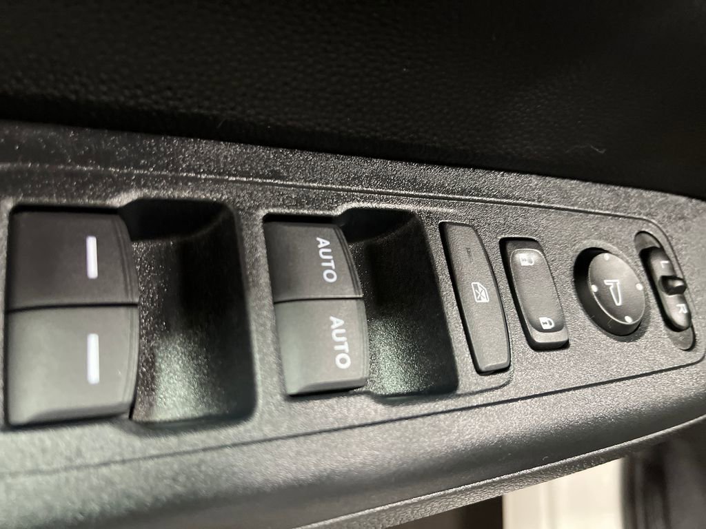 Used 2025 Honda CR-V EX image 14