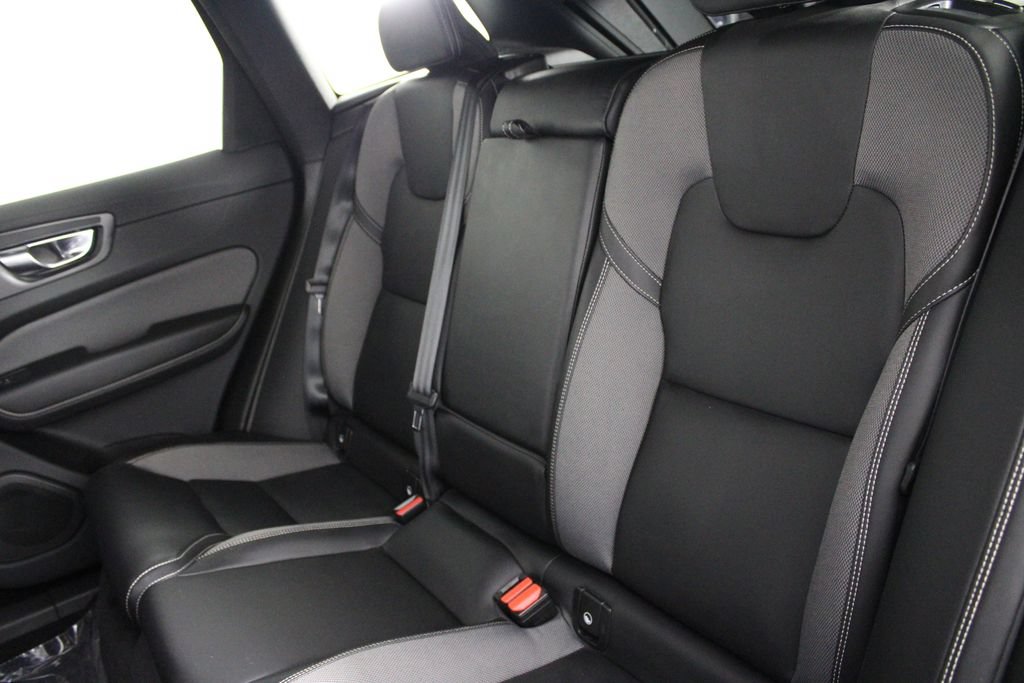 Used 2022 Volvo XC60 B5 R-Design w/ Protection Package Premier FWD image 19