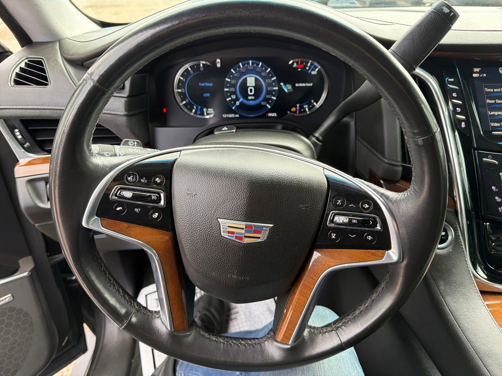 Used 2017 Cadillac Escalade Premium Luxury w/ LPO, Radiant Package AWD/4WD image 15