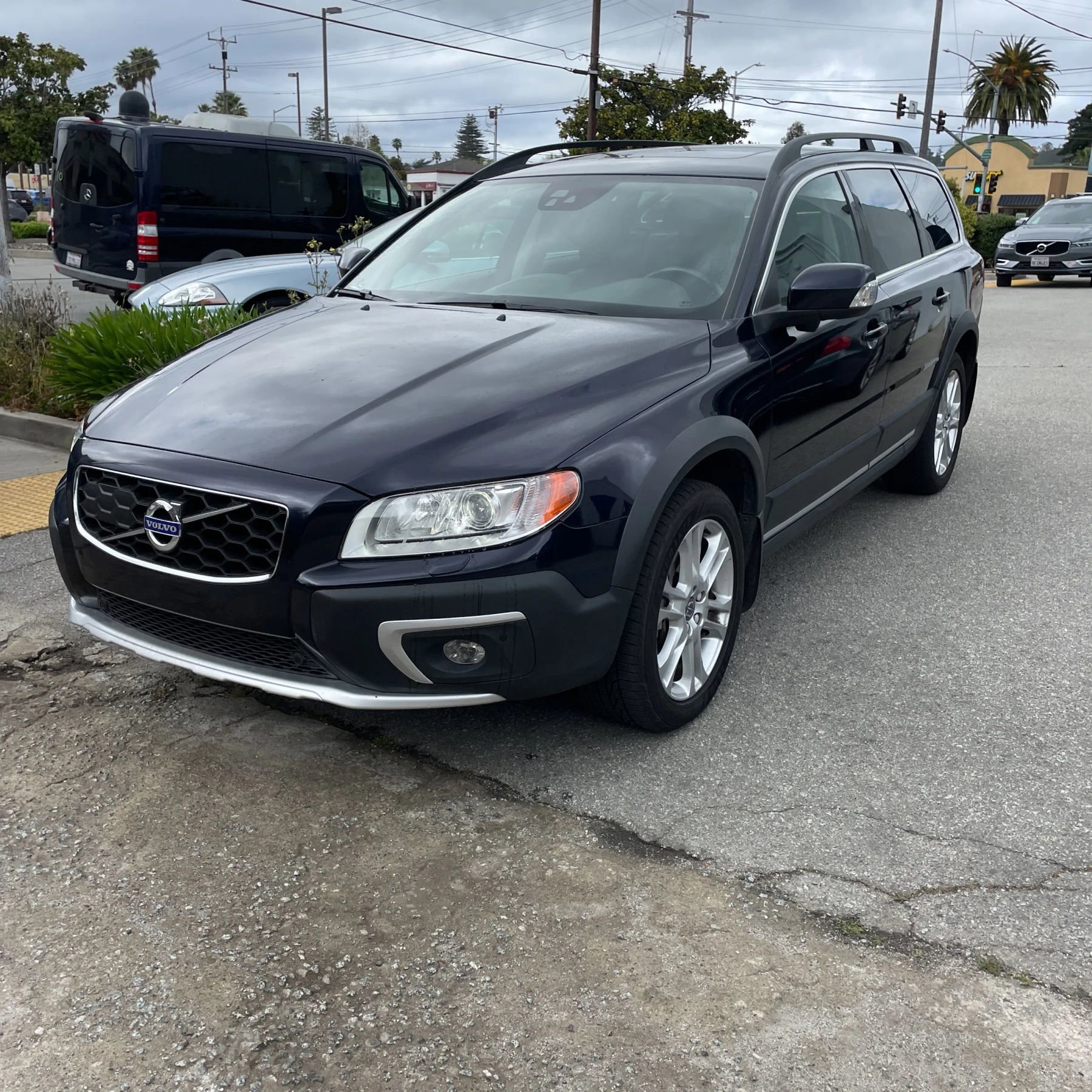 Used 2016 Volvo XC70 T5 Platinum w/ Protection Package image 1