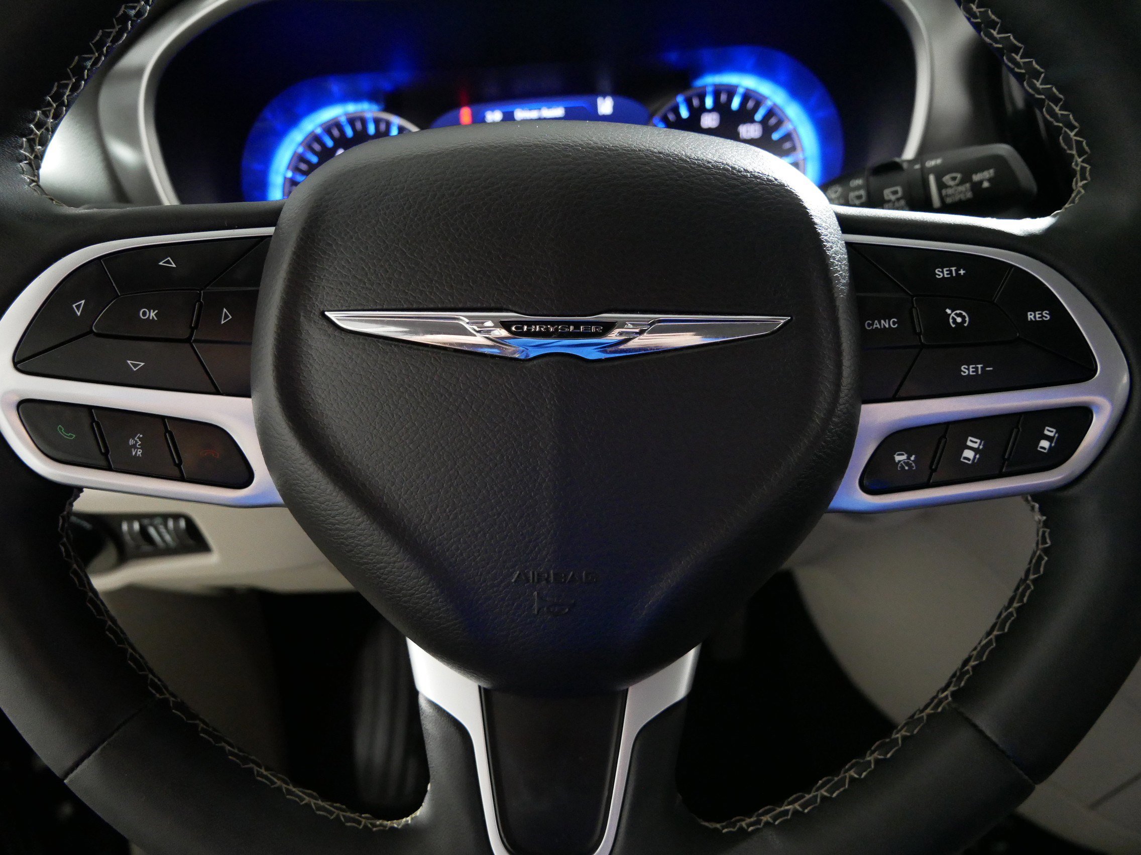 Used 2024 Chrysler Pacifica Touring-L image 25