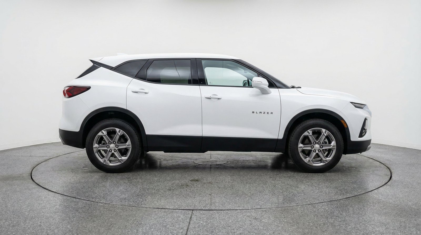 Used 2025 Chevrolet Blazer LT FWD image 11
