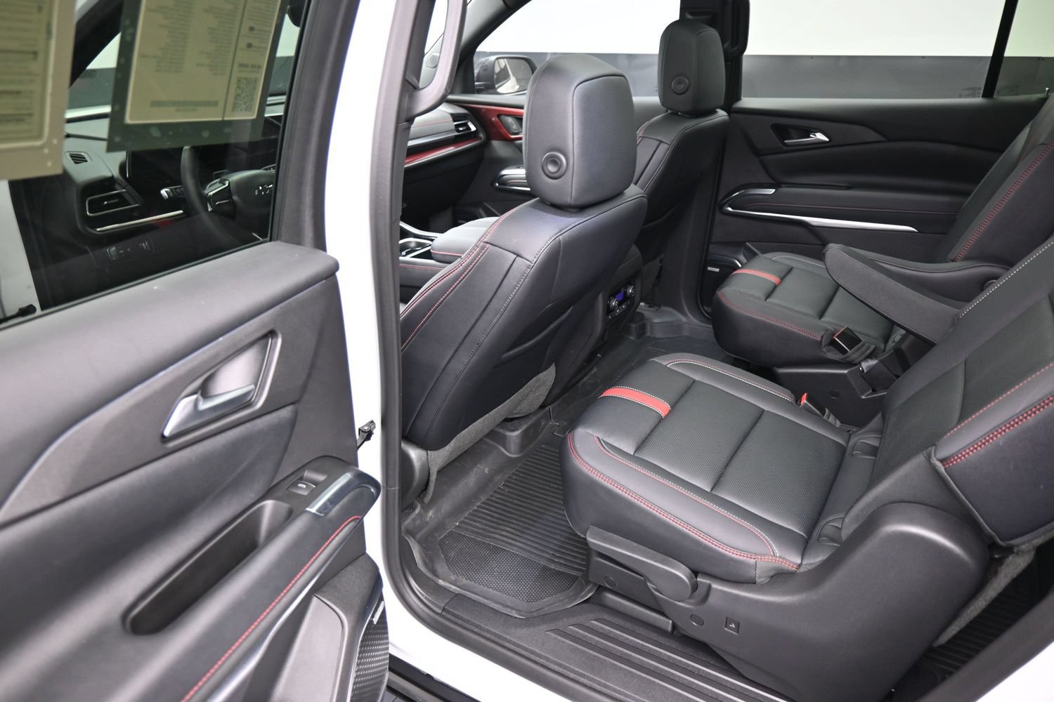 Used 2025 Chevrolet Traverse RS w/ LPO, Floor Liner Package FWD image 18
