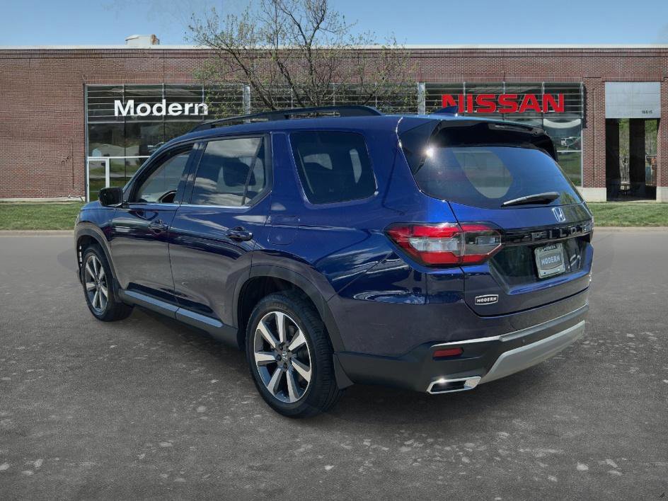 Used 2023 Honda Pilot Touring image 2