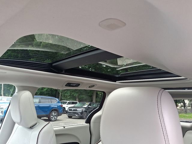 Used 2017 Chrysler Pacifica Limited image 21