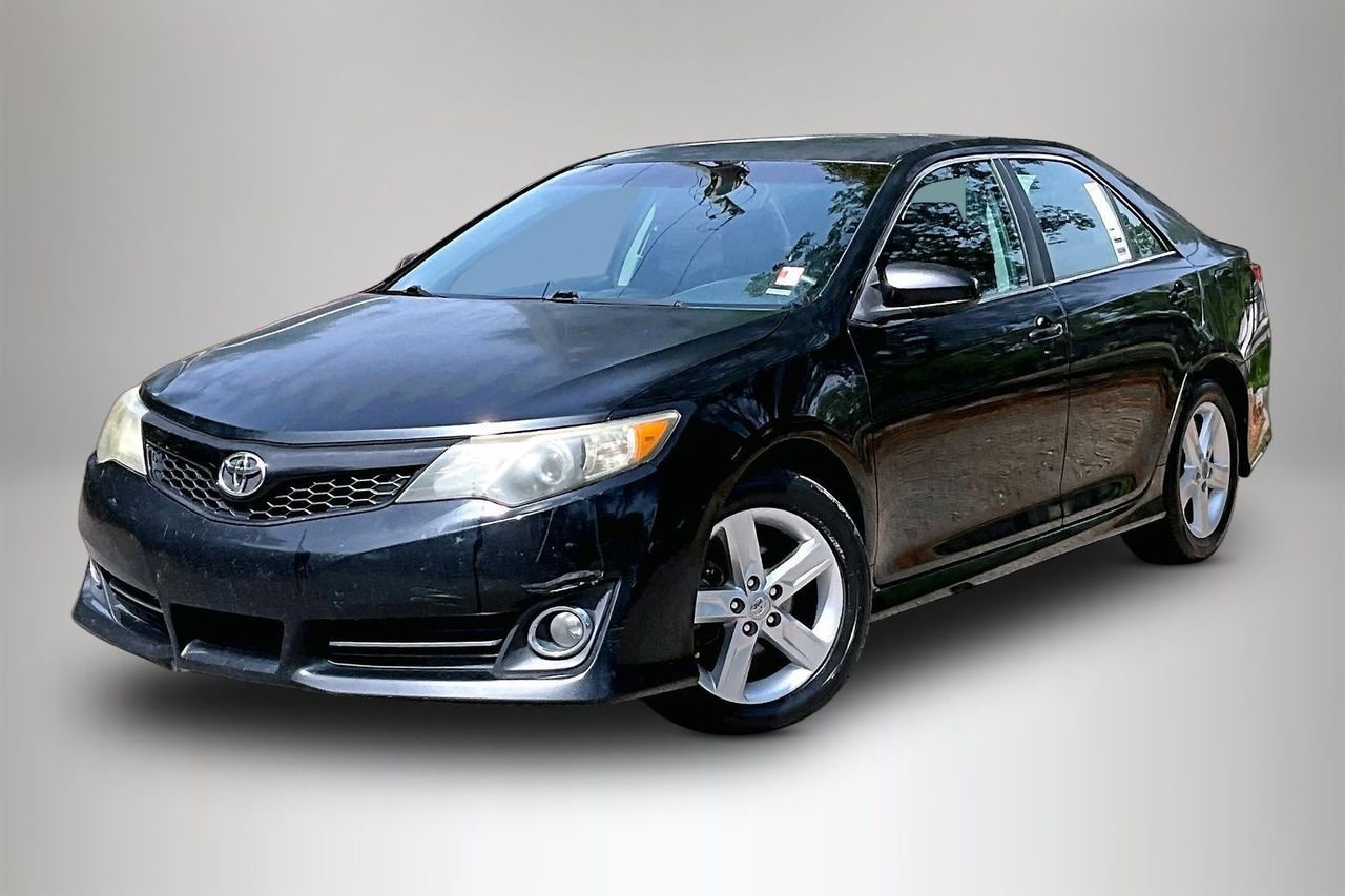 Used 2013 Toyota Camry SE FWD image 1