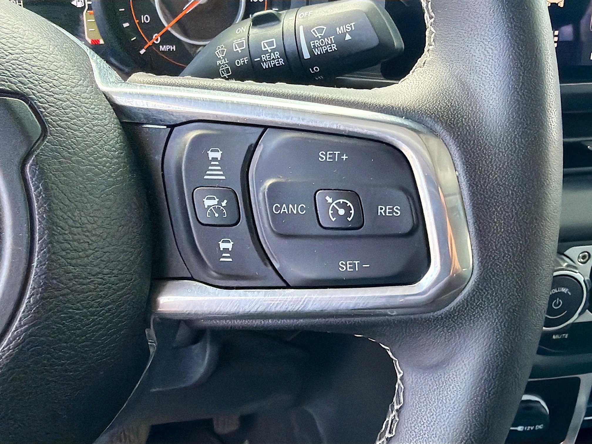 Used 2025 Jeep Wrangler Sahara image 35