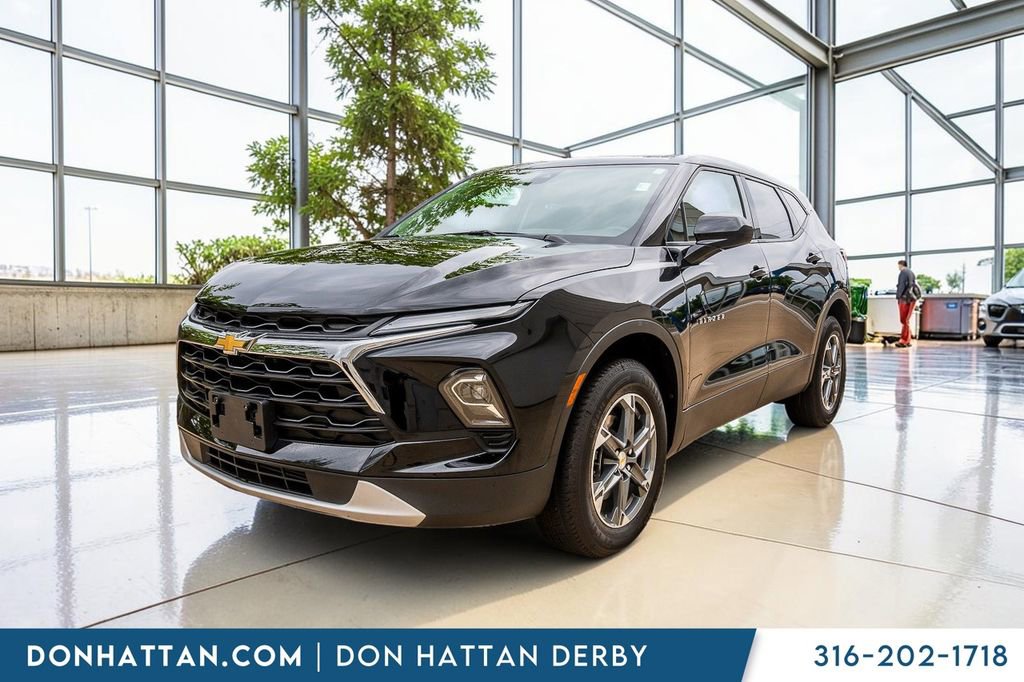 Used 2025 Chevrolet Blazer LT FWD image 27