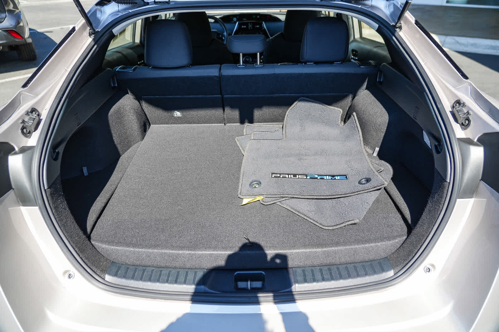 Used 2021 Toyota Prius Prime LE w/ Carpet Mat Package (TMS) FWD image 26