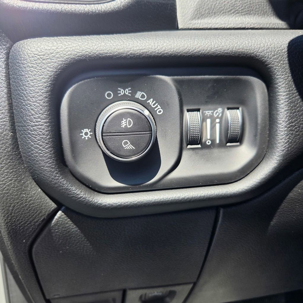New 2026 RAM 3500 Laramie AWD/4WD image 14