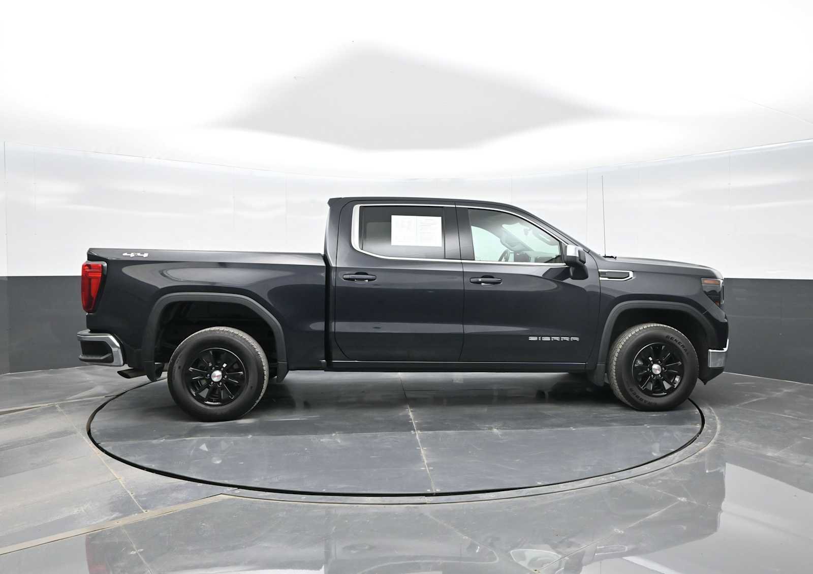 Used 2024 GMC Sierra 1500 SLE AWD/4WD image 9