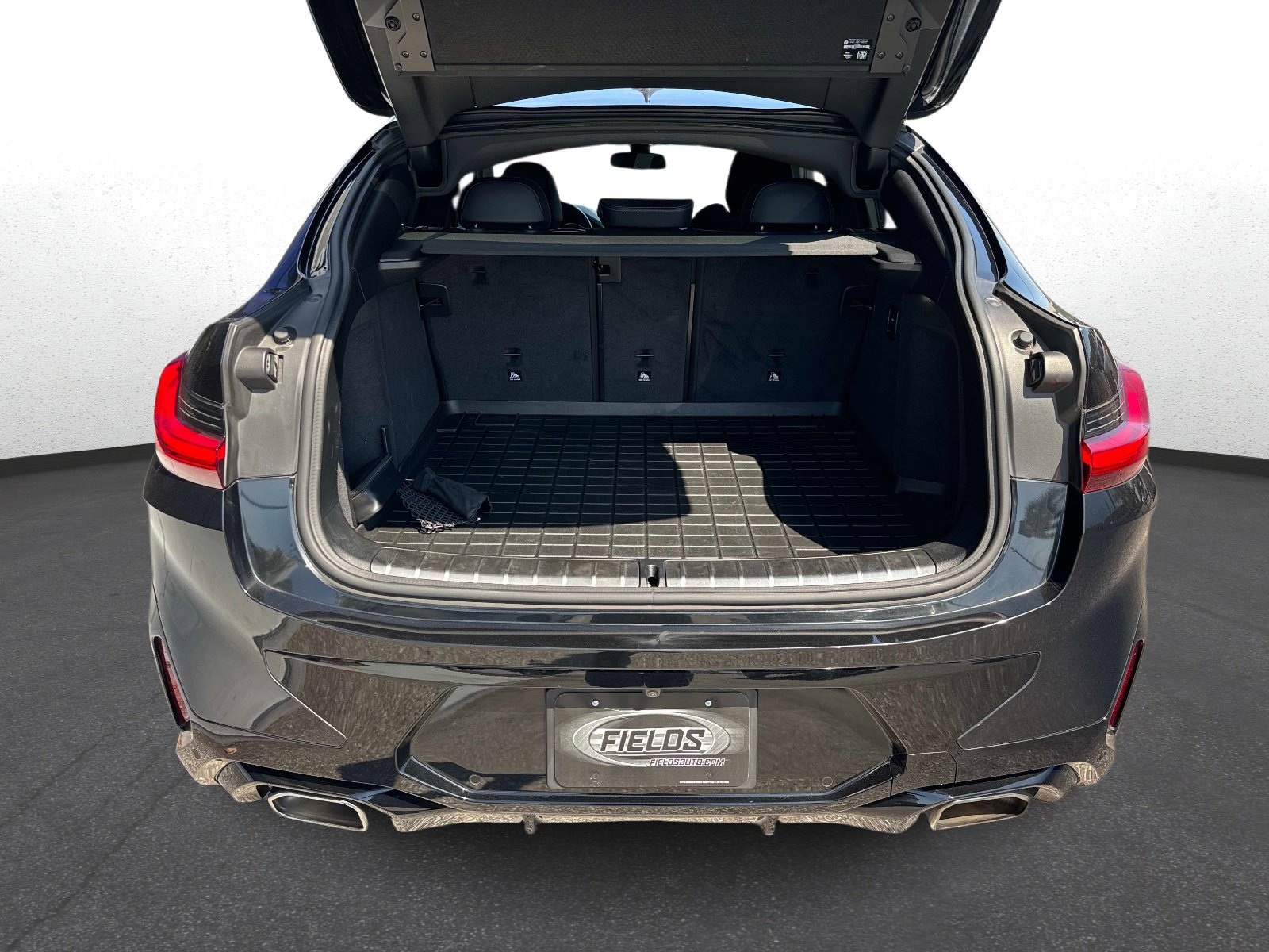 Used 2023 BMW X4 xDrive30i w/ M Sport Package image 11