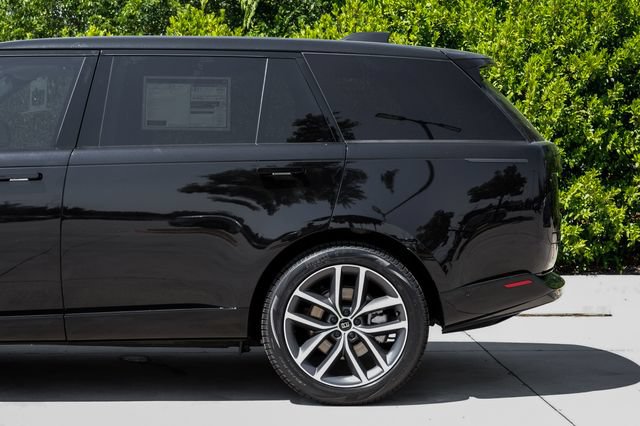 New 2027 Land Rover Range Rover Long Wheelbase SE AWD/4WD image 14
