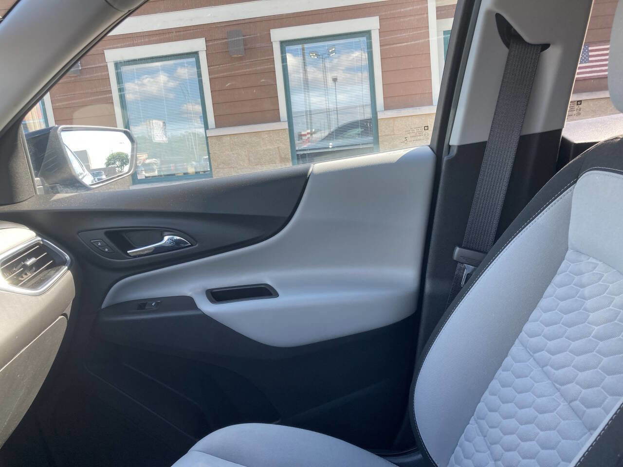 Used 2020 Chevrolet Equinox LT image 16