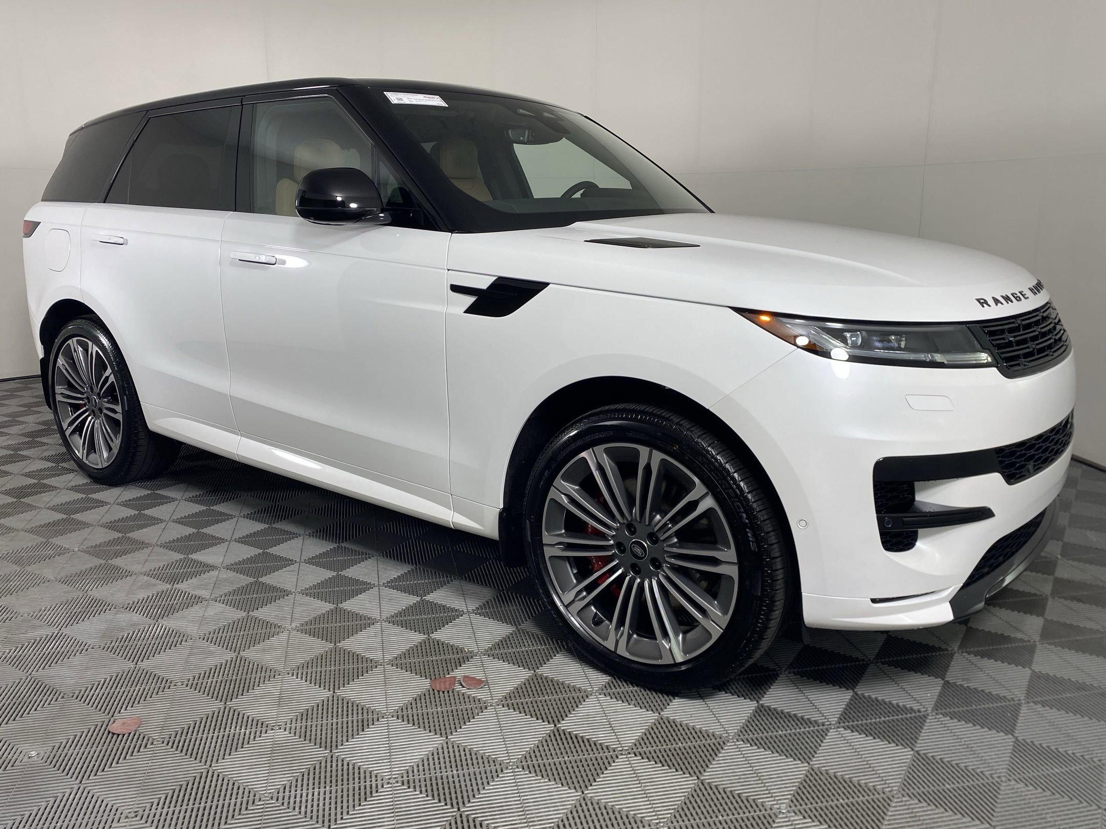 New 2025 Land Rover Range Rover Sport Dynamic SE image 5
