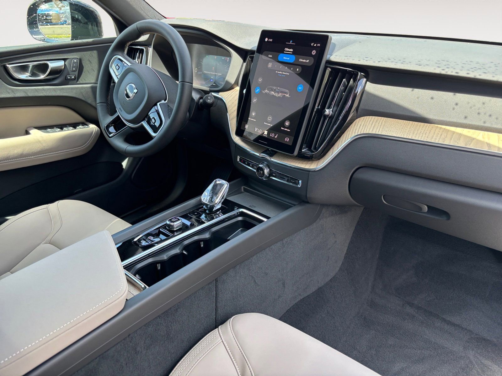 New 2026 Volvo XC60 B5 Core w/ Protection Package Premier image 10