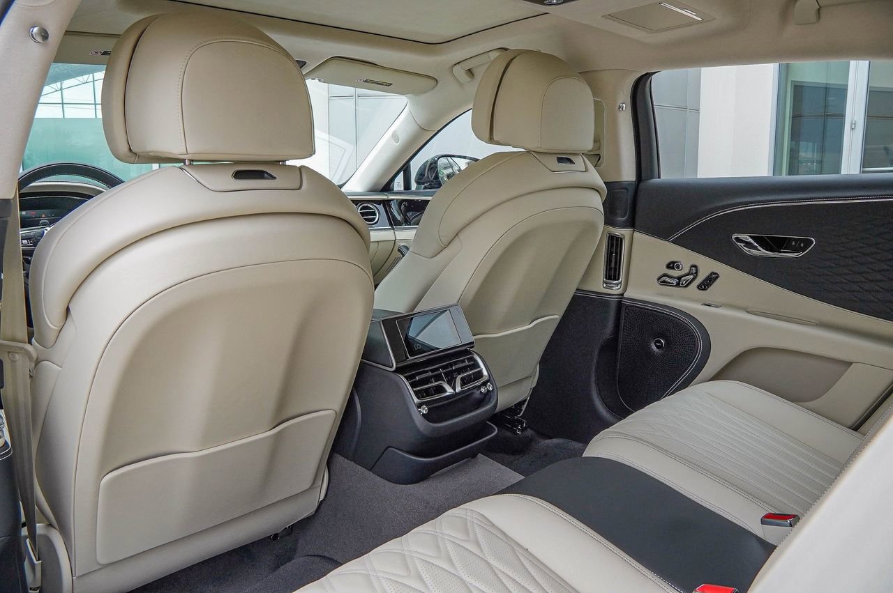 New 2026 Bentley Flying Spur Plug-In Hybrid image 40