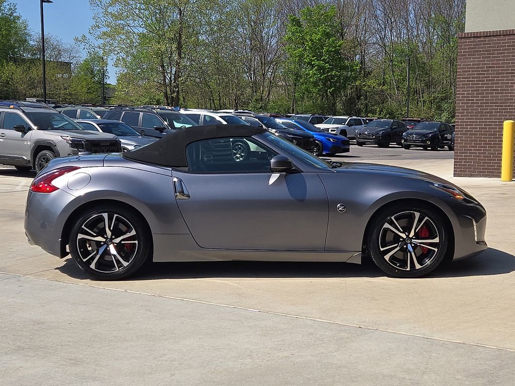Used 2018 Nissan 370Z Touring Sport image 7