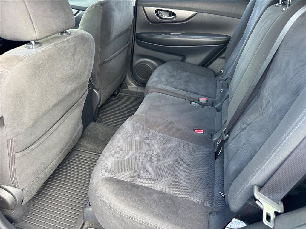 Used 2015 Nissan Rogue S FWD image 11