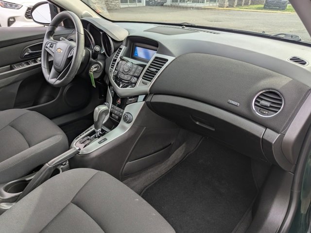 Used 2015 Chevrolet Cruze LT image 32