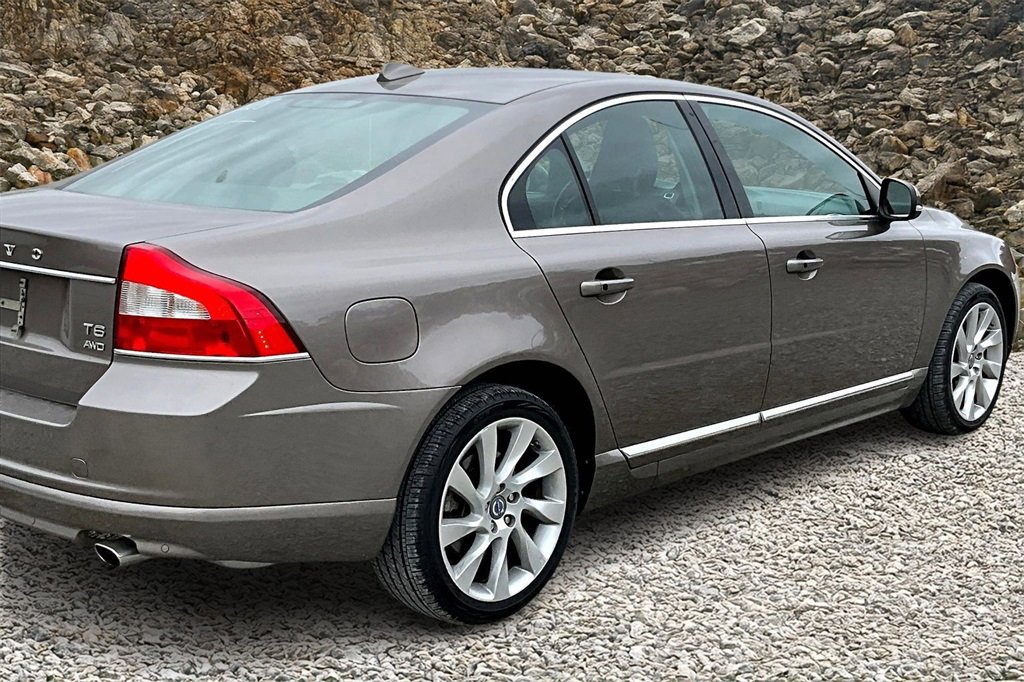 Used 2012 Volvo S80 T6 w/ Climate Pkg image 2
