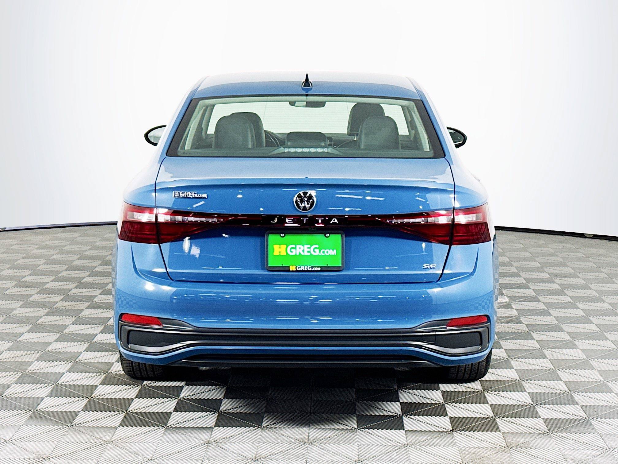 Used 2025 Volkswagen Jetta SE FWD image 8