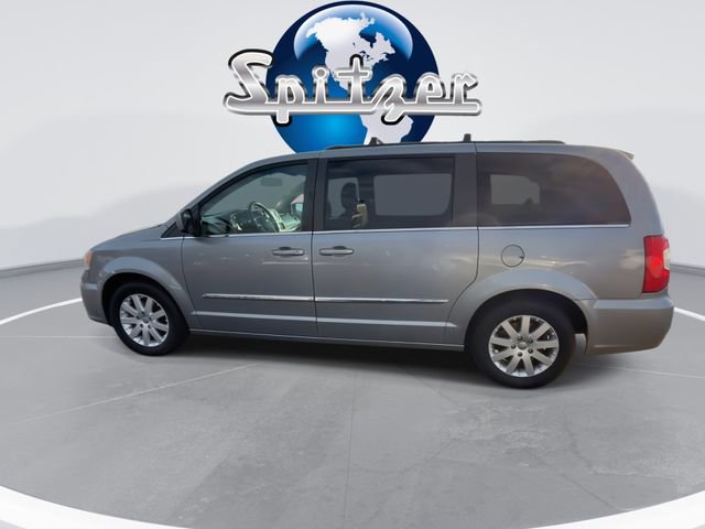 Used 2016 Chrysler Town & Country Touring image 6