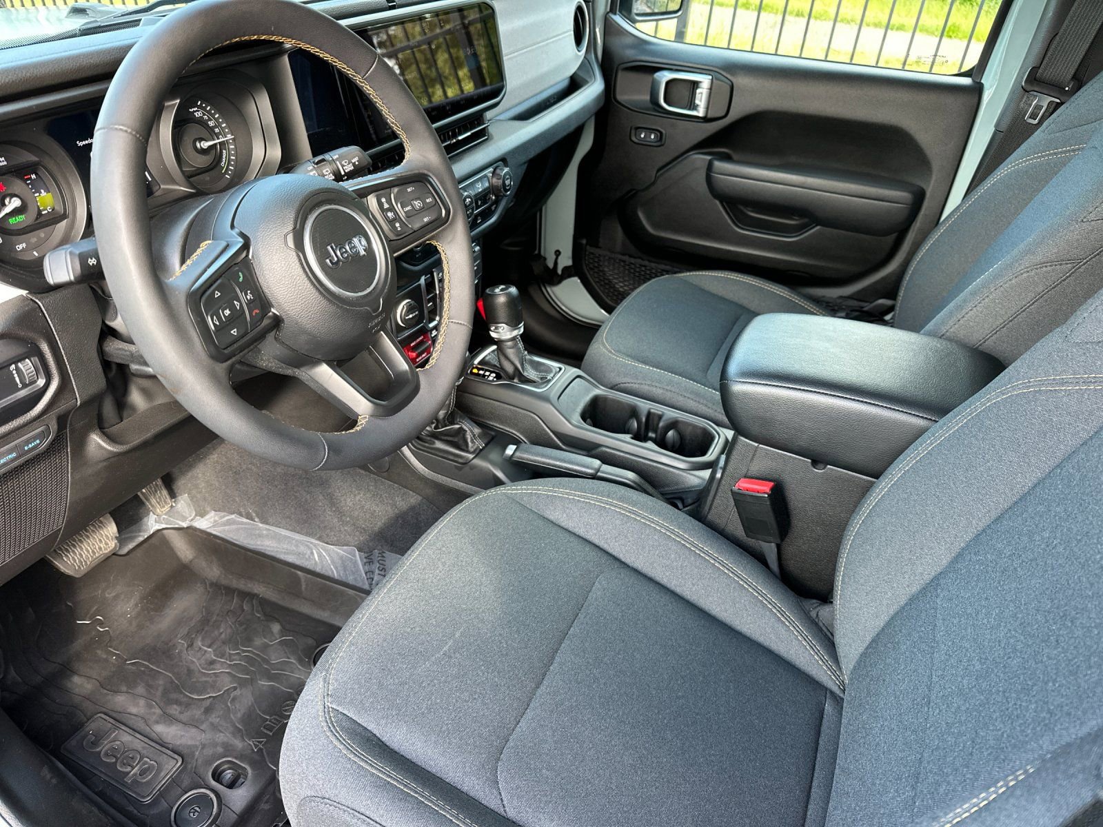 Used 2024 Jeep Wrangler Unlimited AWD/4WD image 9