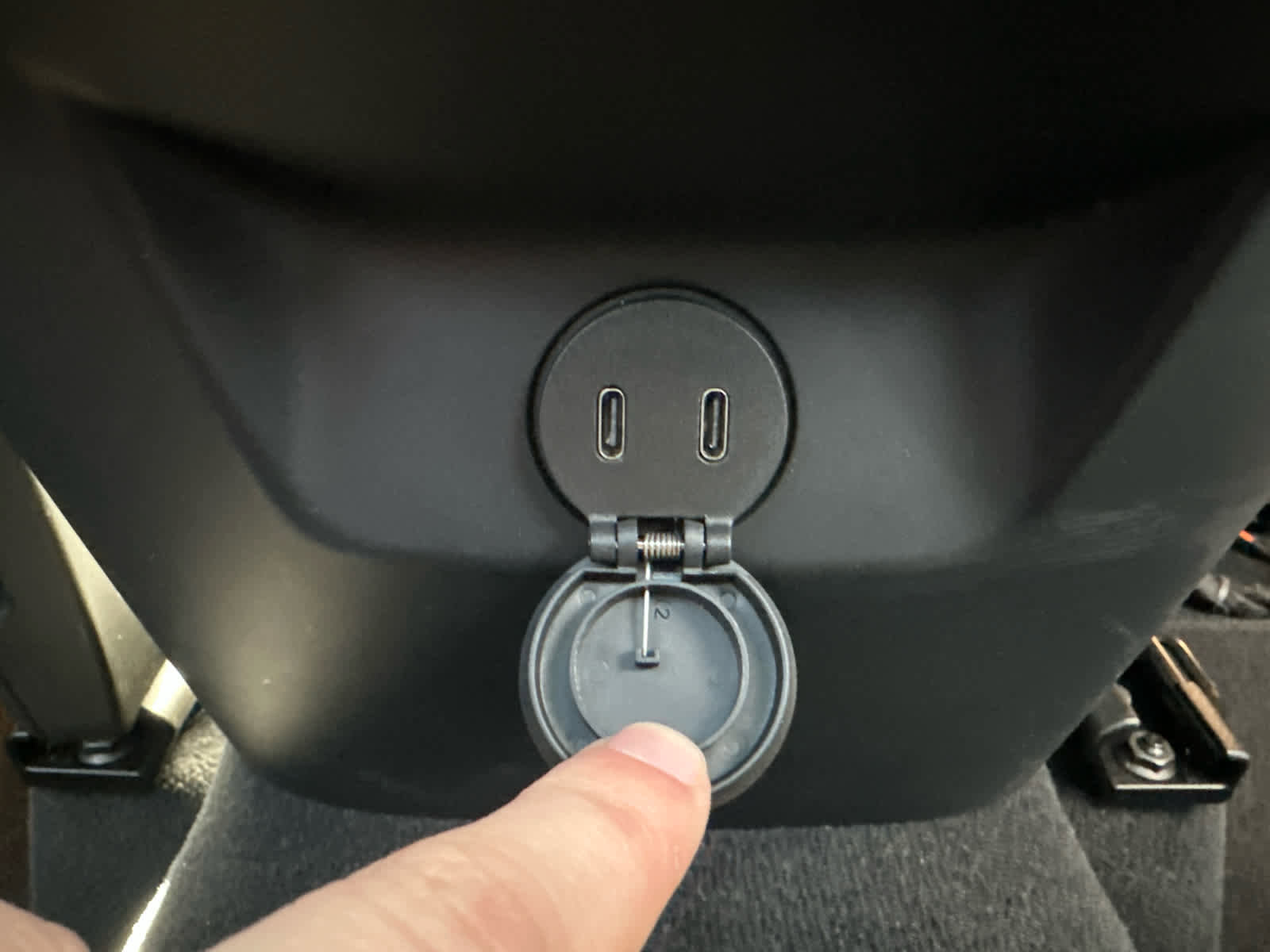 Used 2025 Volvo XC60 B5 Plus image 33