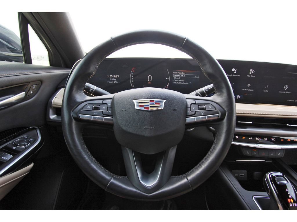 Used 2024 Cadillac XT4 Luxury w/ Cold Weather Package FWD image 14