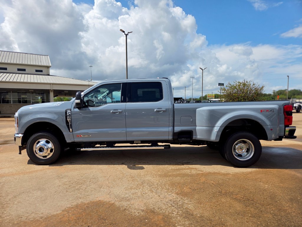 New 2027 Ford F350 Lariat w/ FX4 Off-Road Package AWD/4WD image 8
