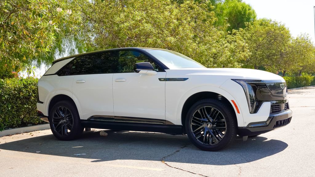 New 2025 Cadillac Escalade IQ Sport 2 w/ LPO, ONYX Package image 7