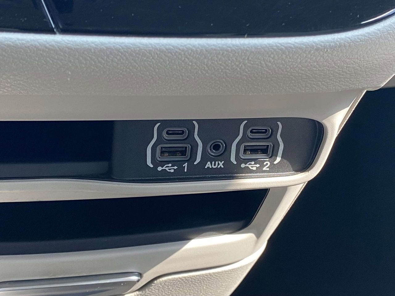 Used 2021 Chrysler Voyager Lxi FWD image 27