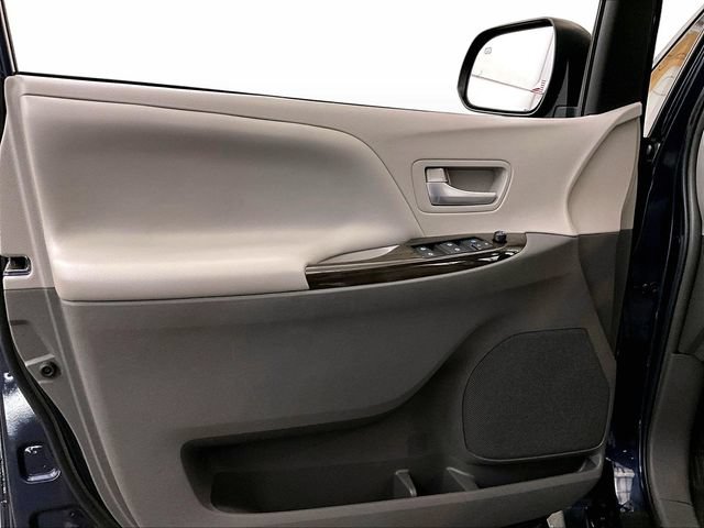 Used 2018 Toyota Sienna XLE w/ XLE Navigation Package AWD/4WD image 23