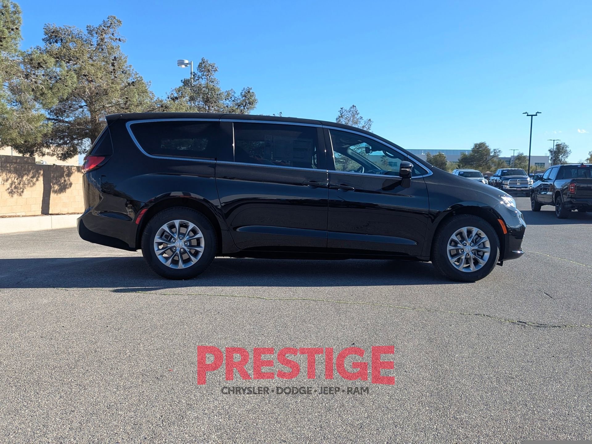 New 2026 Chrysler Pacifica Limited AWD/4WD image 4