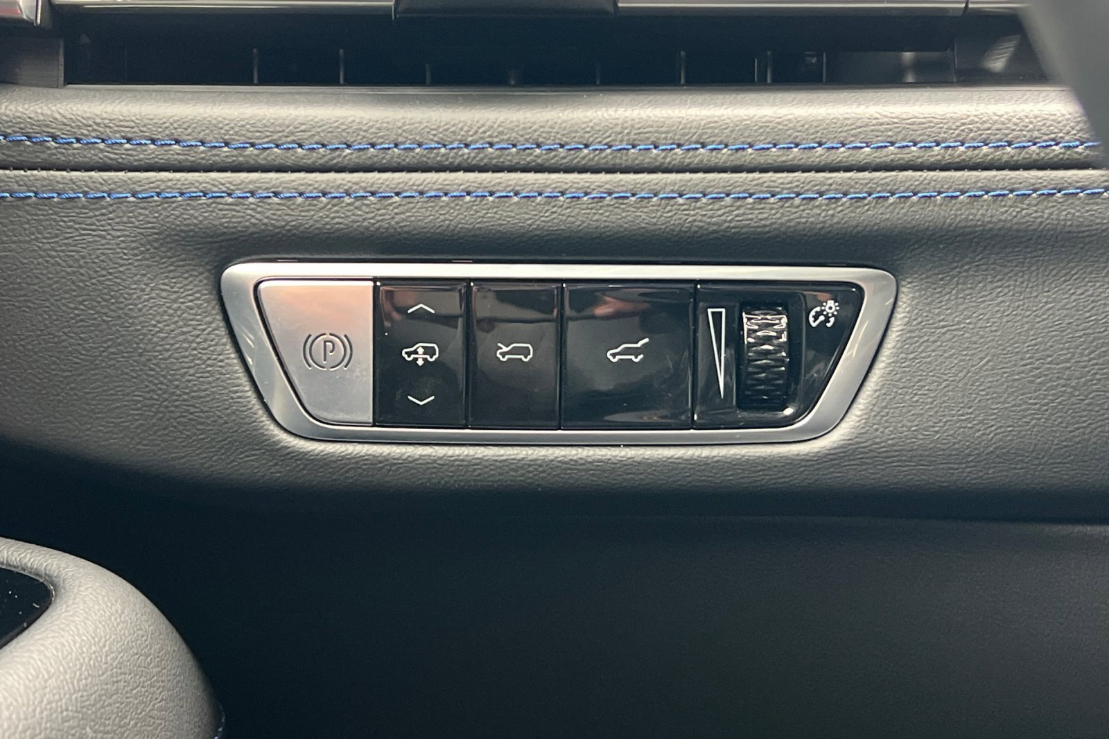 Used 2025 Cadillac Escalade IQ Luxury 1 image 39