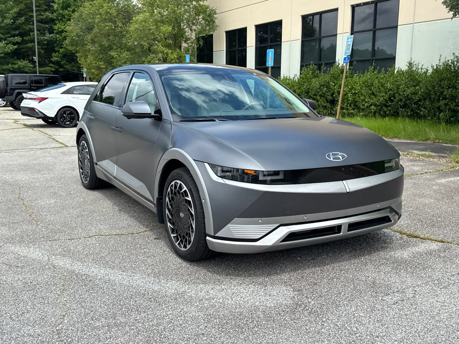 Used 2024 Hyundai Ioniq 5 Limited AWD/4WD image 3