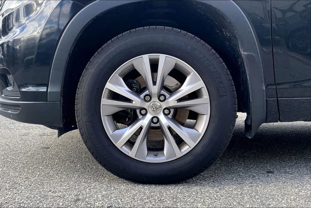 Used 2015 Toyota Highlander LE image 11